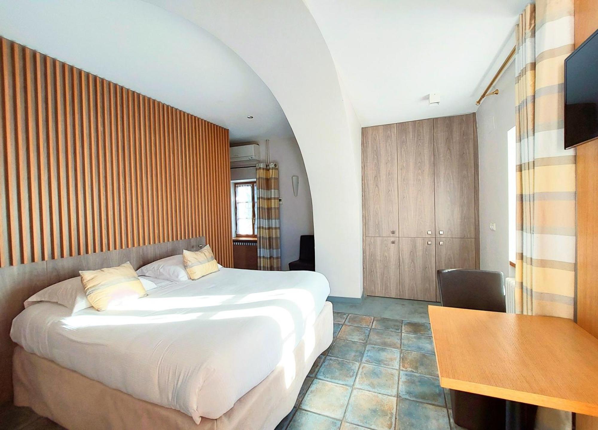 Logis Auberge Les Murets Hotel Restaurant Spa Chandolas Exteriör bild